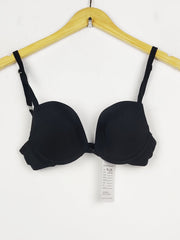 Buy online pre-used pre-loved 100% authentic & Original branded Wonderbra, Uk 32C (BU-1188) available in Pakistan. Top international brands avilable.