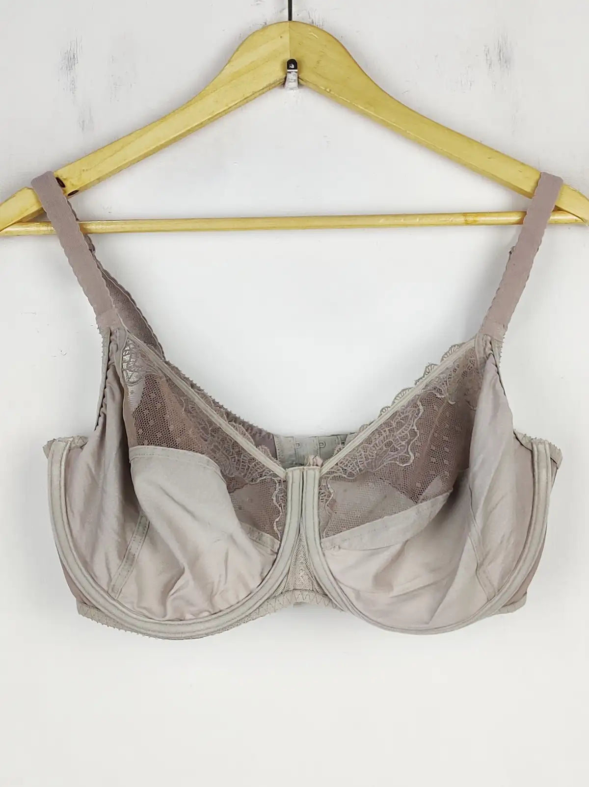 Buy online pre-used pre-loved 100% authentic & Original branded Unknown Brand (BU-119) available in Pakistan. Top international brands avilable.