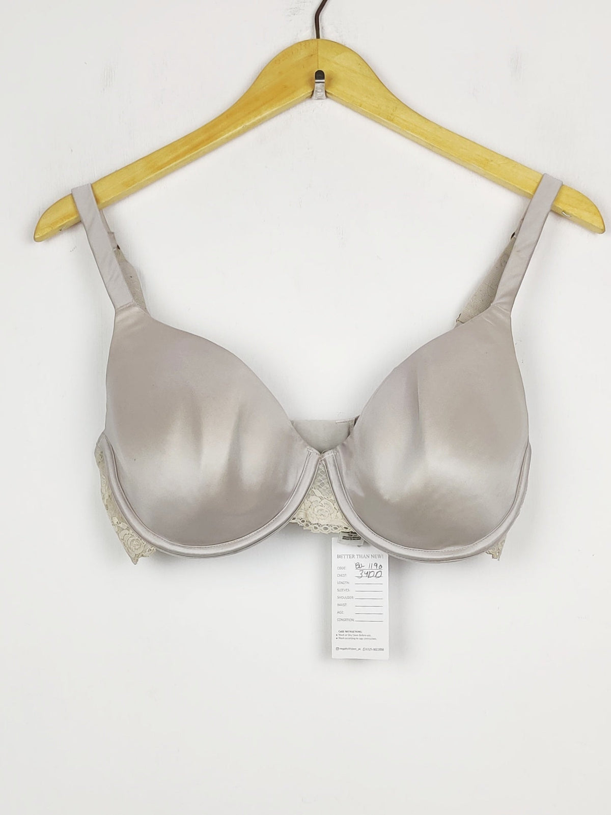 Buy online pre-used pre-loved 100% authentic & Original branded Marks & Spencer, Uk 34Dd (BU-1190) available in Pakistan. Top international brands avilable.