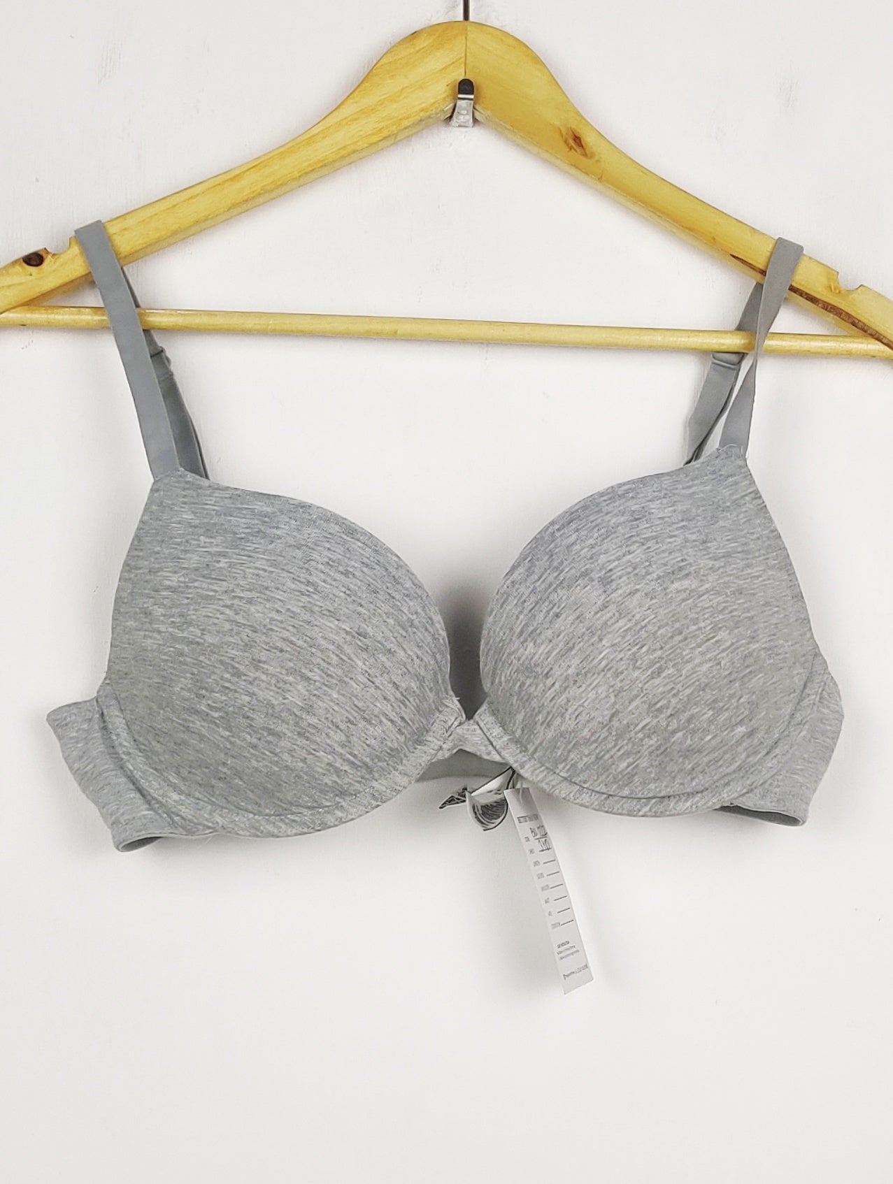 Buy online pre-used pre-loved 100% authentic & Original branded Marks & Spencer, Uk 34D (BU-1222) available in Pakistan. Top international brands avilable.