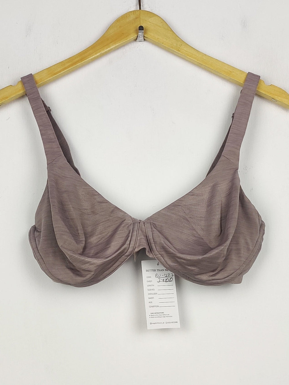 Buy online pre-used pre-loved 100% authentic & Original branded Marks & Spencer, Uk 34Dd (BU-1227) available in Pakistan. Top international brands avilable.