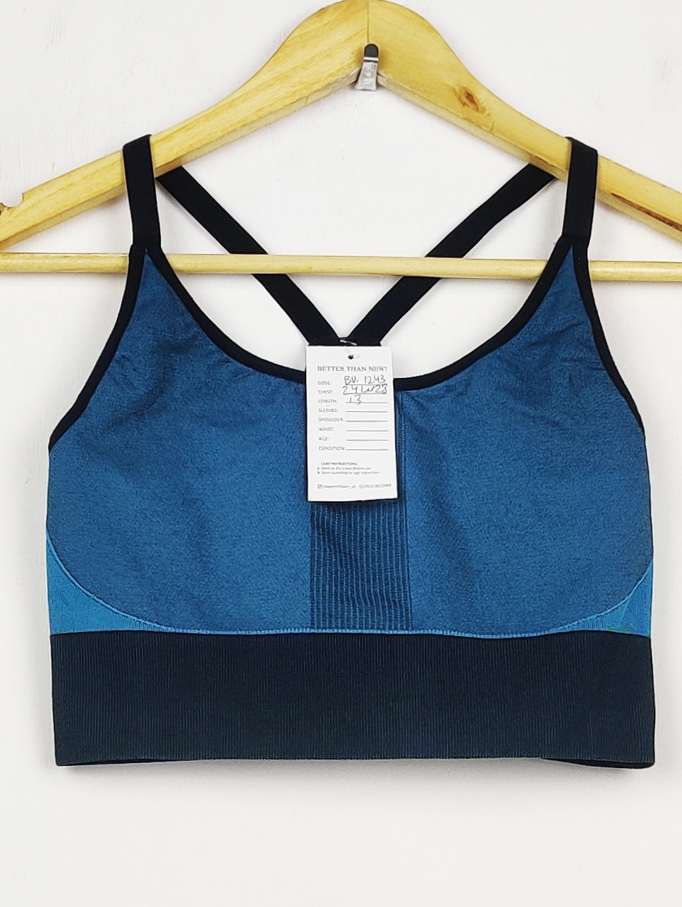 Buy online pre-used pre-loved 100% authentic & Original branded Unknown Brand (BU-1243) available in Pakistan. Top international brands avilable.