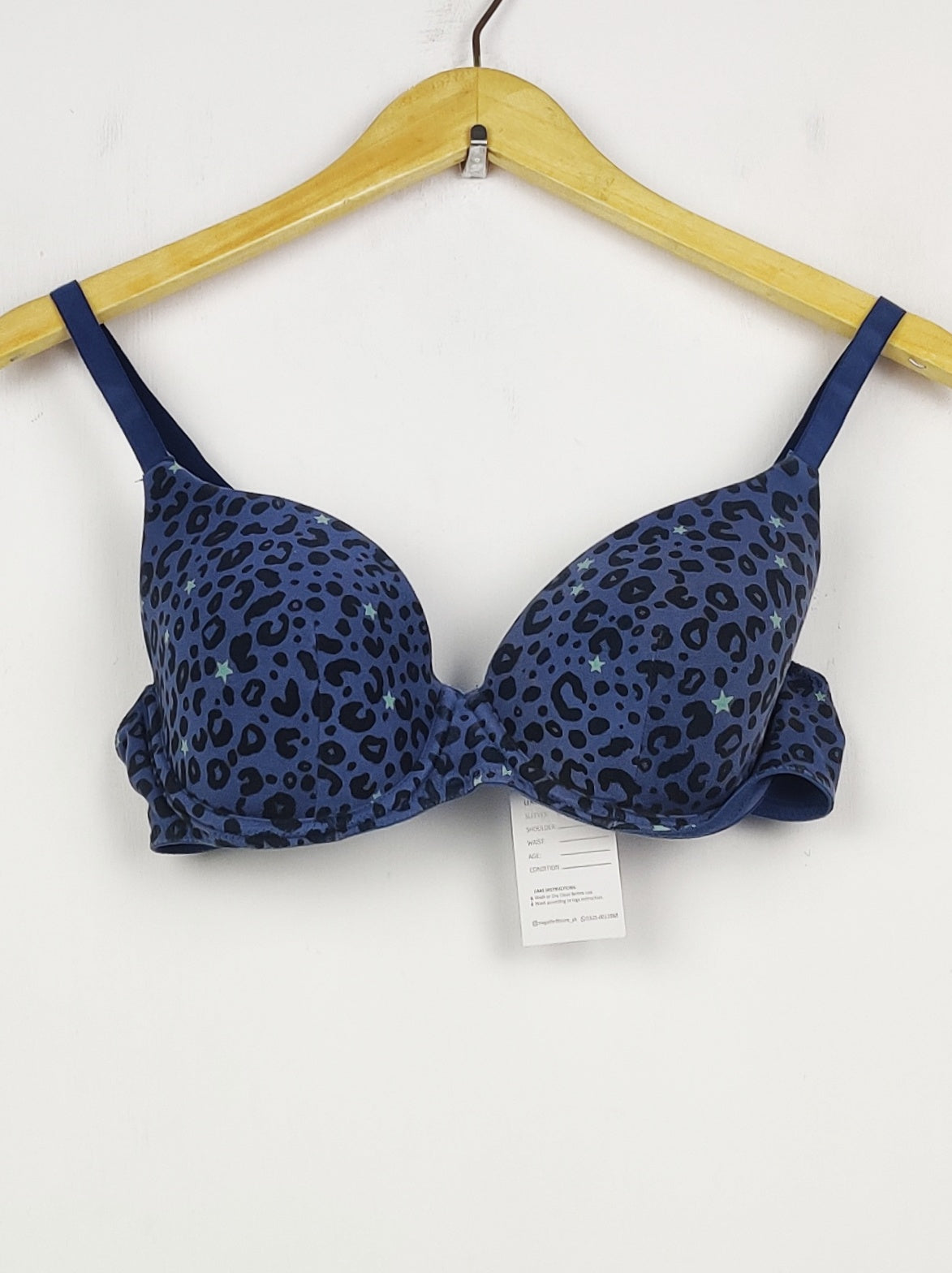 Buy online pre-used pre-loved 100% authentic & Original branded Unknown Brand (BU-1259) available in Pakistan. Top international brands avilable.