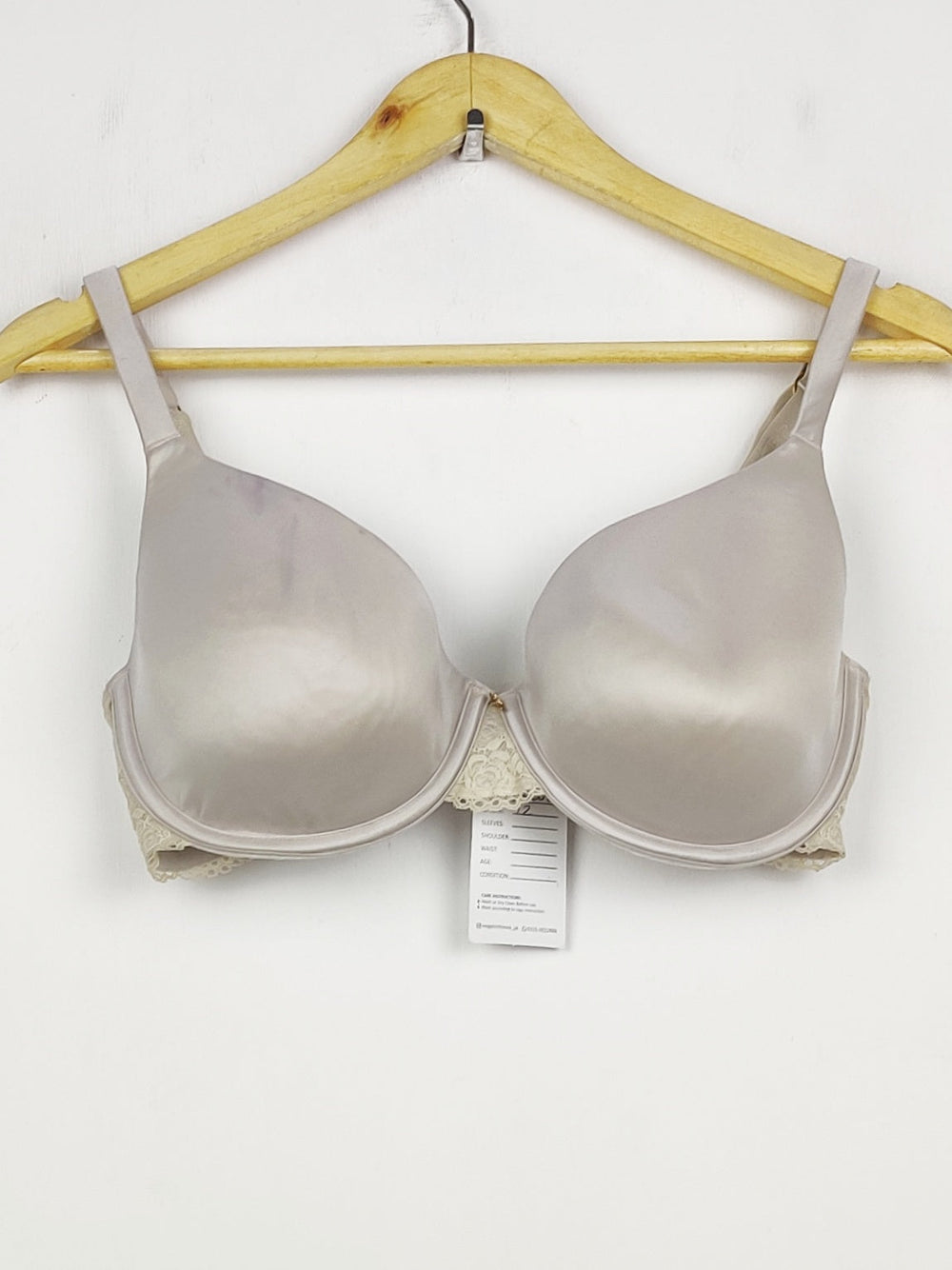 Buy online pre-used pre-loved 100% authentic & Original branded Unknown Brand (BU-1267) available in Pakistan. Top international brands avilable.