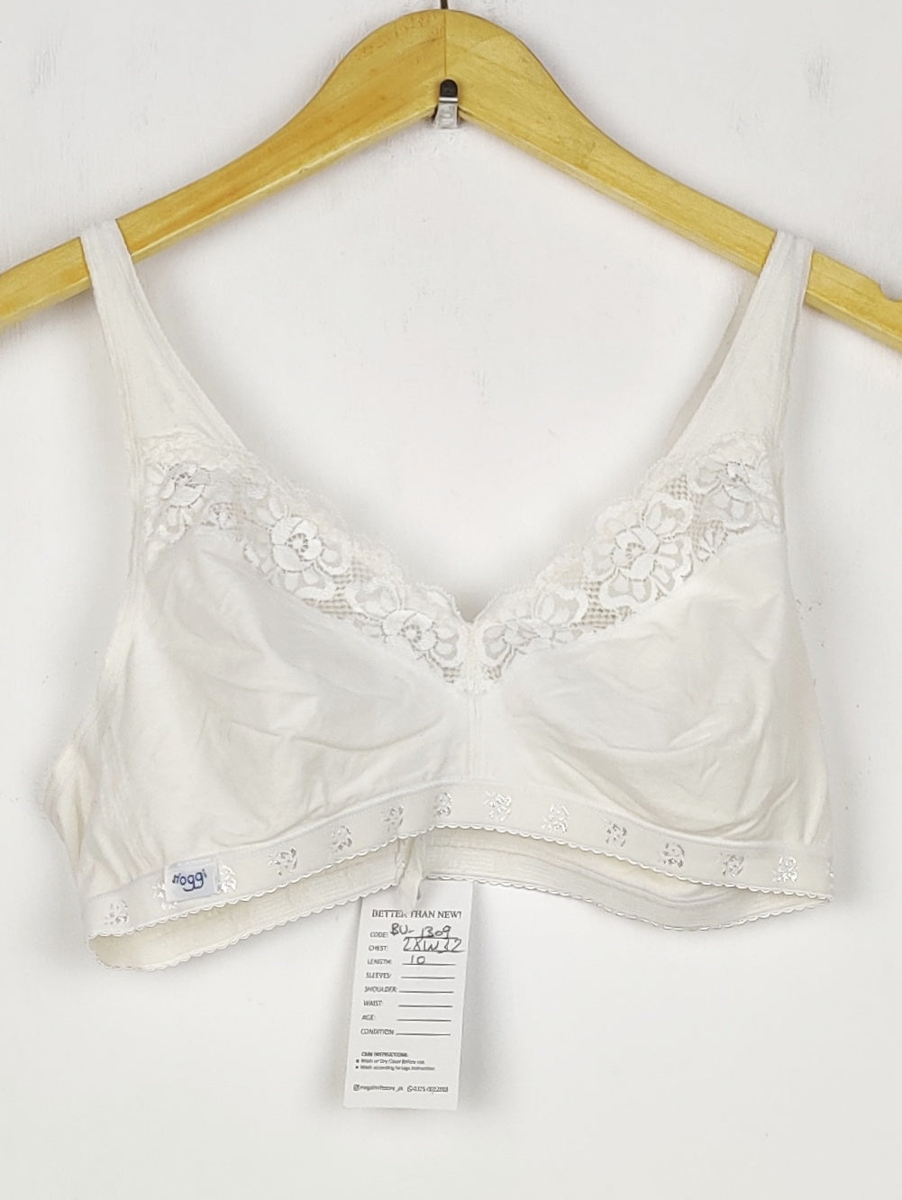 Buy online pre-used pre-loved 100% authentic & Original branded Sloggi (BU-1309) available in Pakistan. Top international brands avilable.