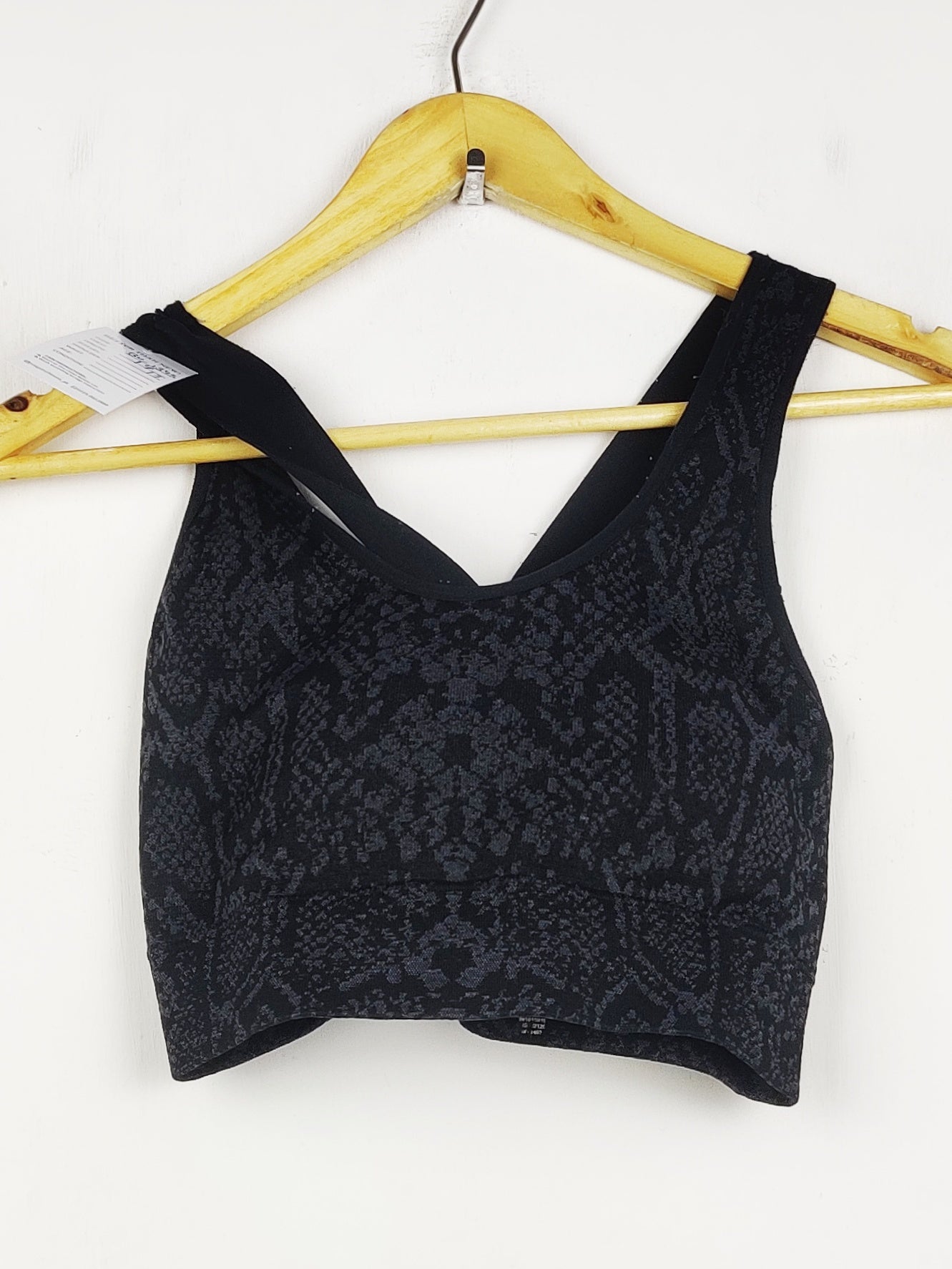 Buy online pre-used pre-loved 100% authentic & Original branded Workout (BU-1343) available in Pakistan. Top international brands avilable.