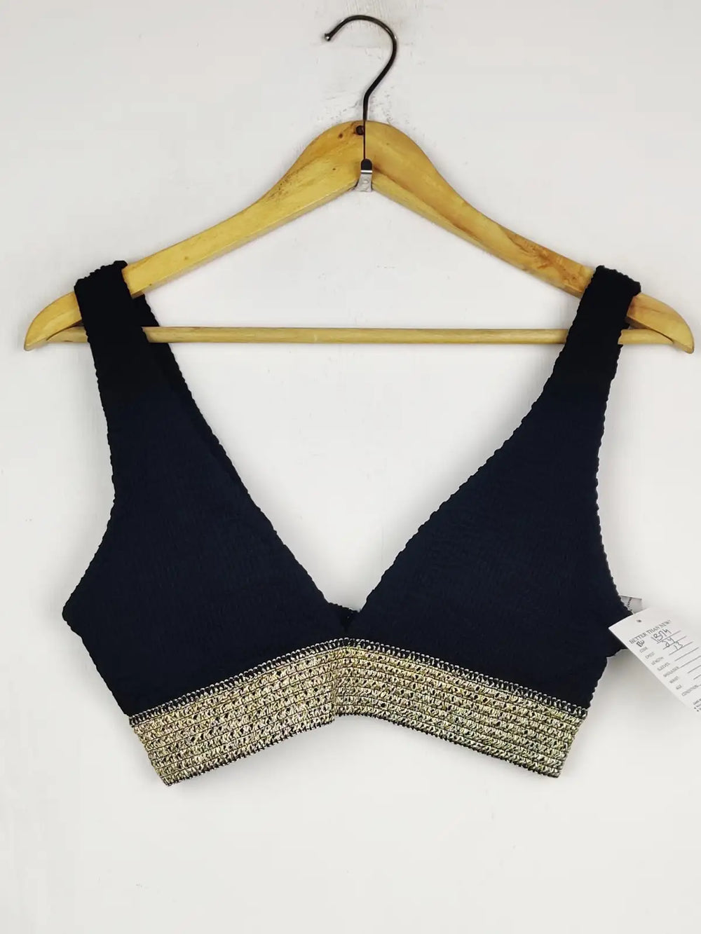 Buy online pre-used pre-loved 100% authentic & Original branded Unknown Brand (BU-1374) available in Pakistan. Top international brands avilable.