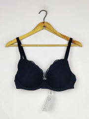 Buy online pre-used pre-loved 100% authentic & Original branded Unknown Brand (BU-1443) available in Pakistan. Top international brands avilable.