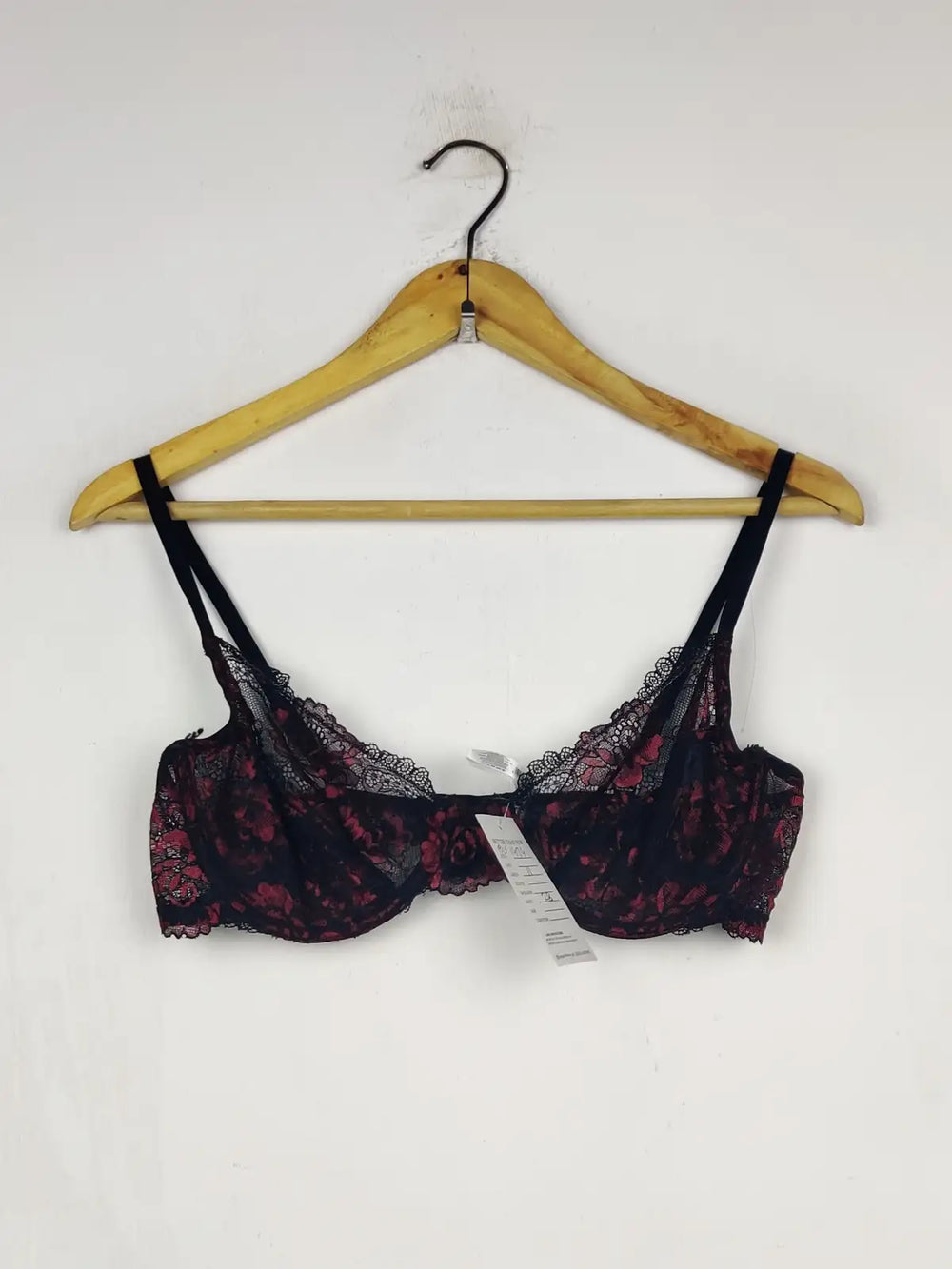 Buy online pre-used pre-loved 100% authentic & Original branded Unknown Brand (BU-1474) available in Pakistan. Top international brands avilable.