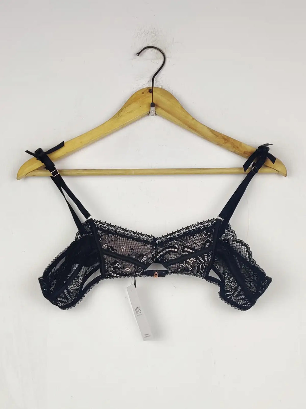 Buy online pre-used pre-loved 100% authentic & Original branded Secret Possession Euro 44 (BU-1475) available in Pakistan. Top international brands avilable.