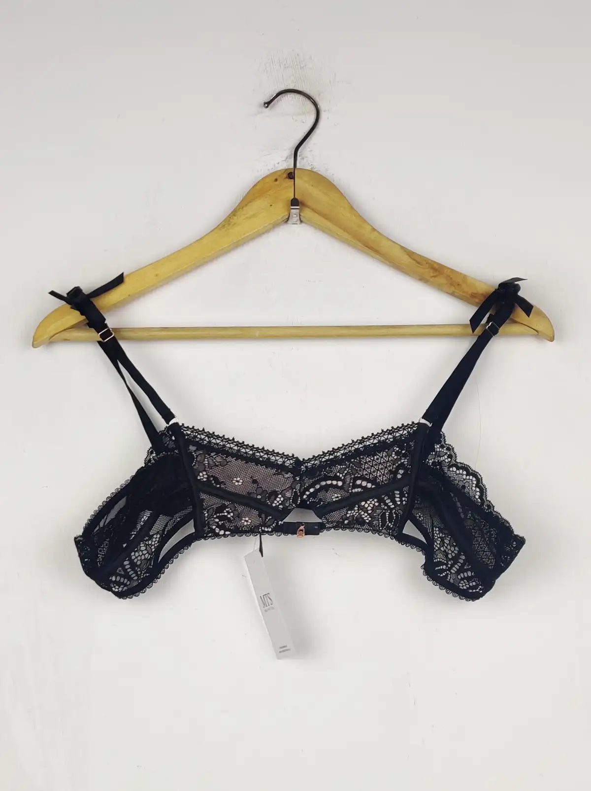 Buy online pre-used pre-loved 100% authentic & Original branded Secret Possession Euro 44 (BU-1475) available in Pakistan. Top international brands avilable.