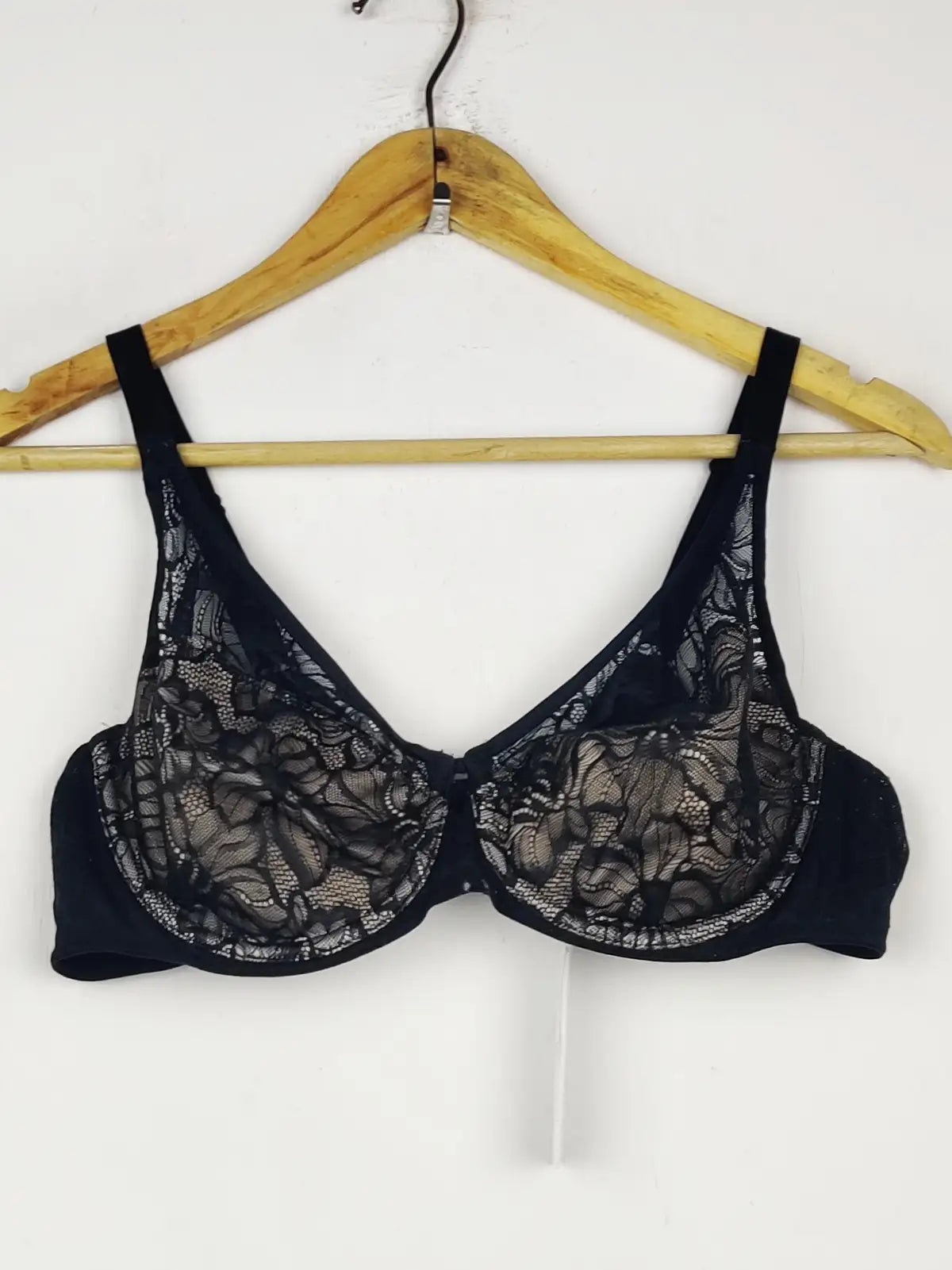 Buy online pre-used pre-loved 100% authentic & Original branded Marks & Spencer Euro 88 (BU-1501) available in Pakistan. Top international brands avilable.