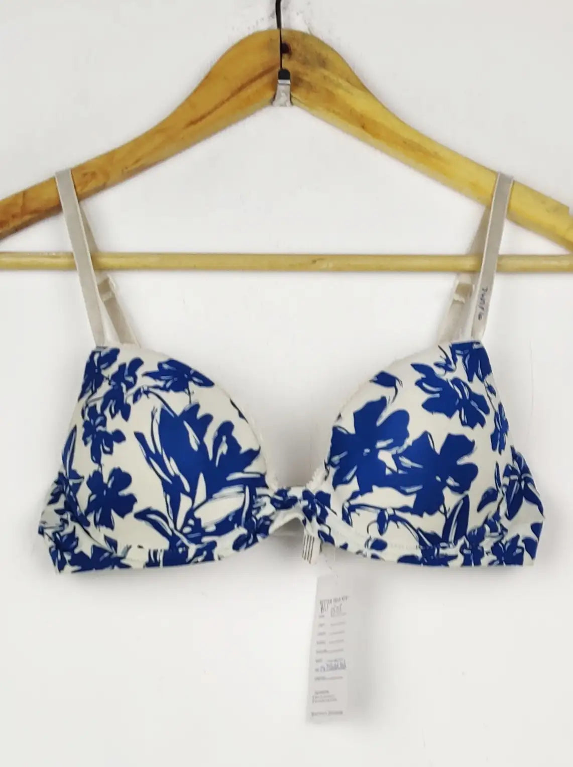Buy online pre-used pre-loved 100% authentic & Original branded Unknown Brand, Euro 75B (BU-1505) available in Pakistan. Top international brands avilable.