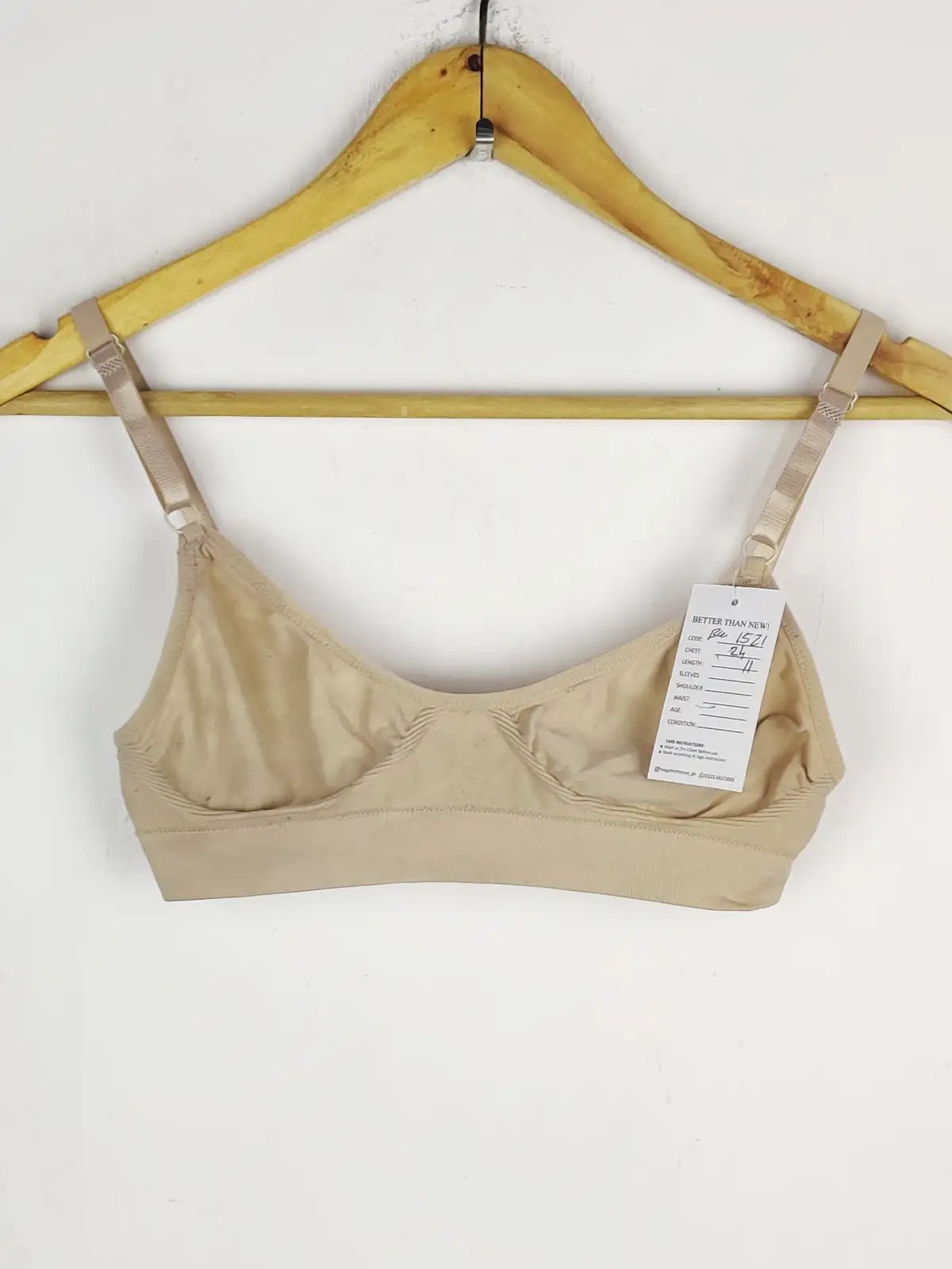 Buy online pre-used pre-loved 100% authentic & Original branded Unknown Brand (BU-1521) available in Pakistan. Top international brands avilable.