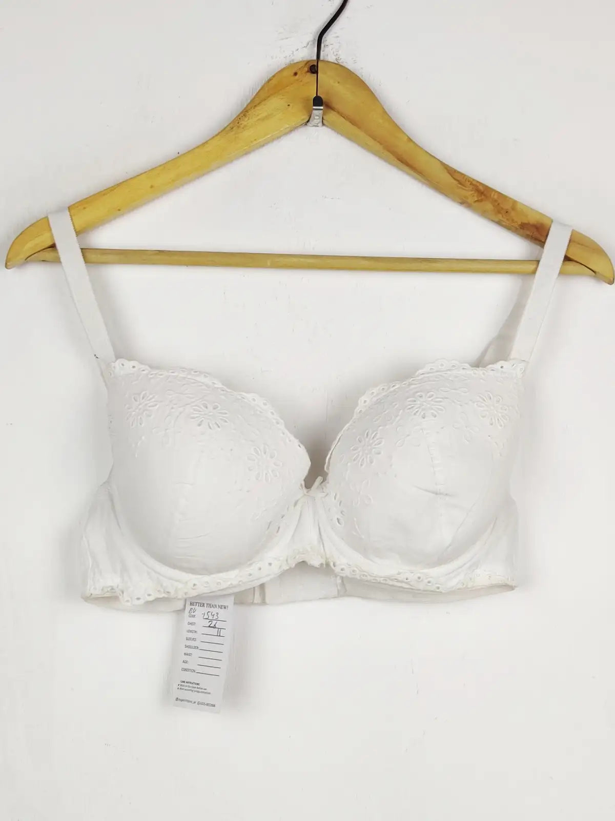 Buy online pre-used pre-loved 100% authentic & Original branded Unknown Brand (BU-1543) available in Pakistan. Top international brands avilable.
