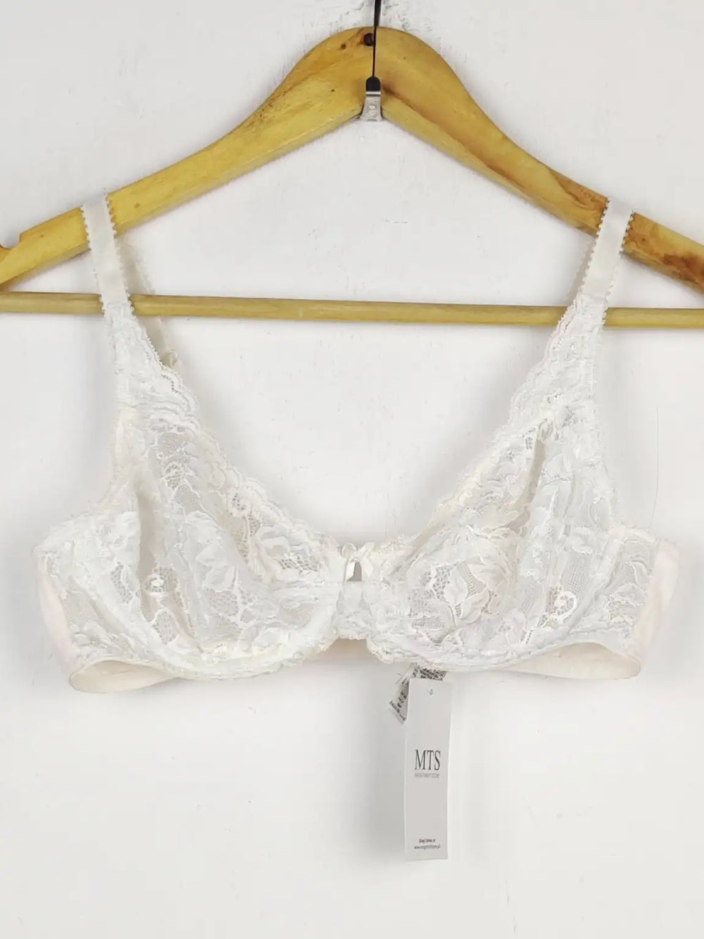 Buy online pre-used pre-loved 100% authentic & Original branded Marks & Spencer Euro 75B (BU-1560) available in Pakistan. Top international brands avilable.