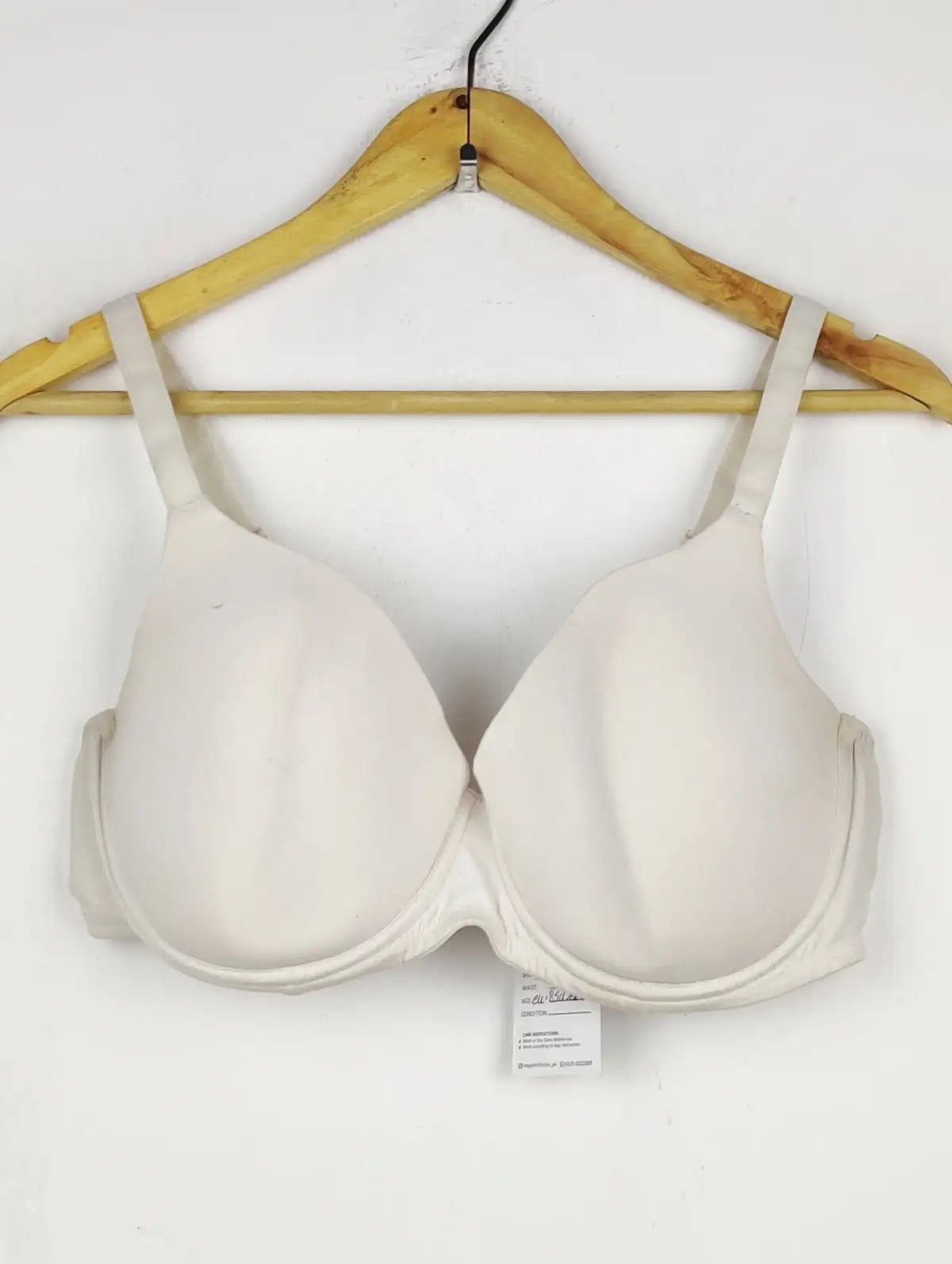 Buy online pre-used pre-loved 100% authentic & Original branded Marks & Spencer Euro 85D (BU-1574) available in Pakistan. Top international brands avilable.