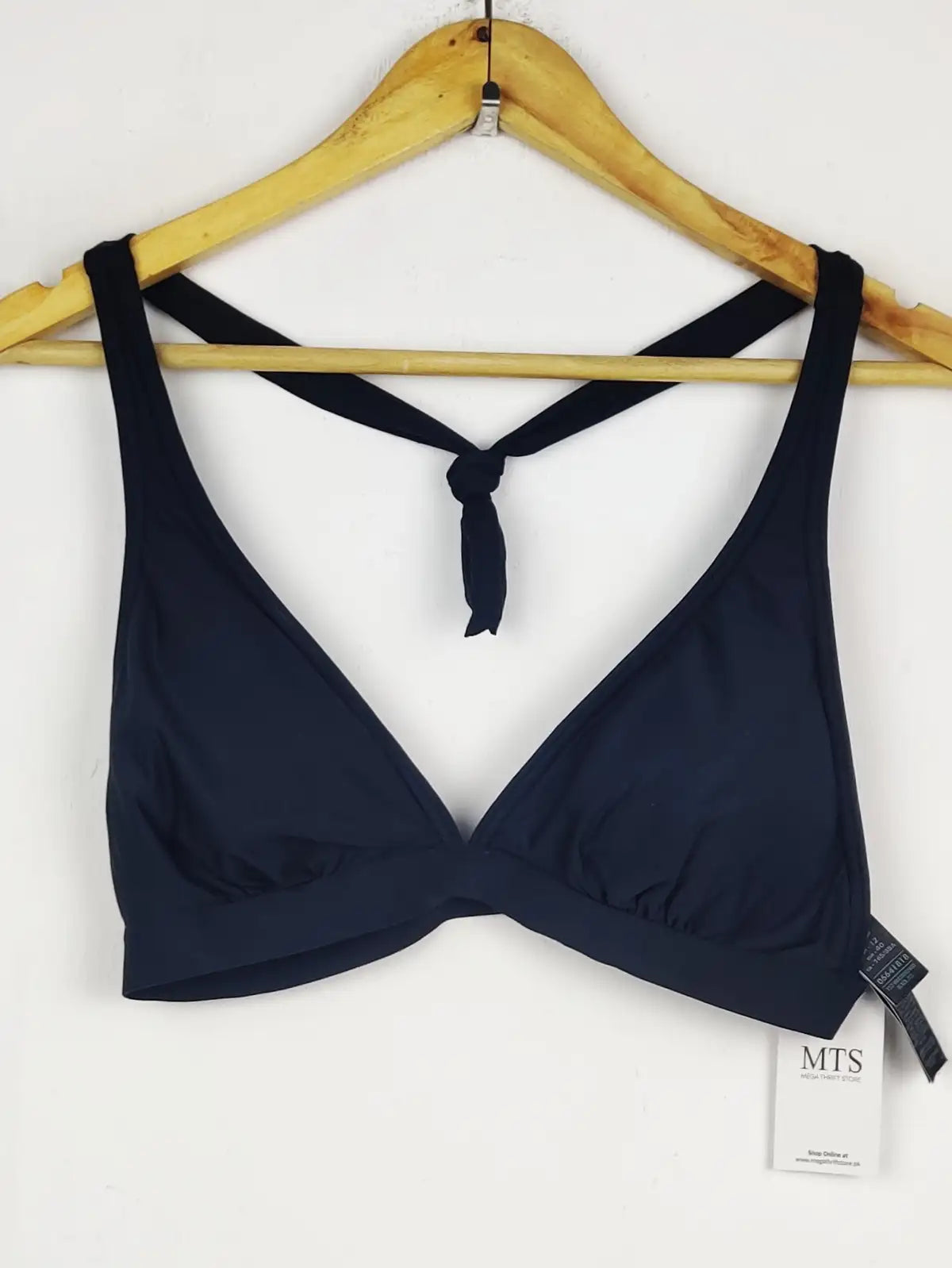 Buy online pre-used pre-loved 100% authentic & Original branded Marks & Spencer Euro 40 (BU-1585) available in Pakistan. Top international brands avilable.