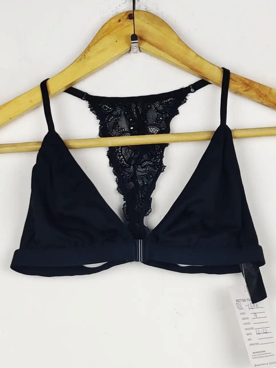 Buy online pre-used pre-loved 100% authentic & Original branded Unknown Brand (BU-1606) available in Pakistan. Top international brands avilable.