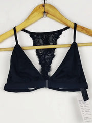 Buy online pre-used pre-loved 100% authentic & Original branded Unknown Brand (BU-1606) available in Pakistan. Top international brands avilable.