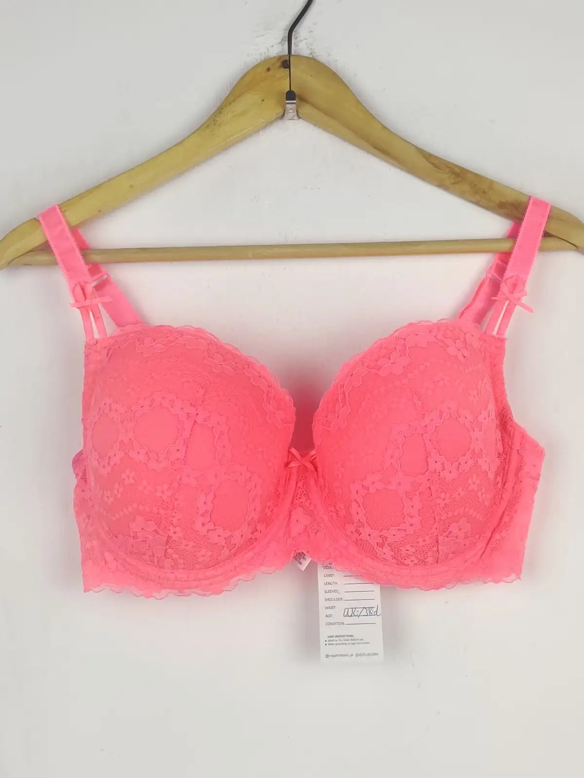 Buy online pre-used pre-loved 100% authentic & Original branded Dunnes Stores 100D (BU-1612) available in Pakistan. Top international brands avilable.