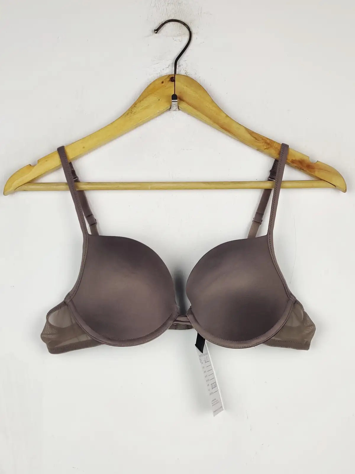 Buy online pre-used pre-loved 100% authentic & Original branded Mark & Spencer 36A (BU-1615) available in Pakistan. Top international brands avilable.