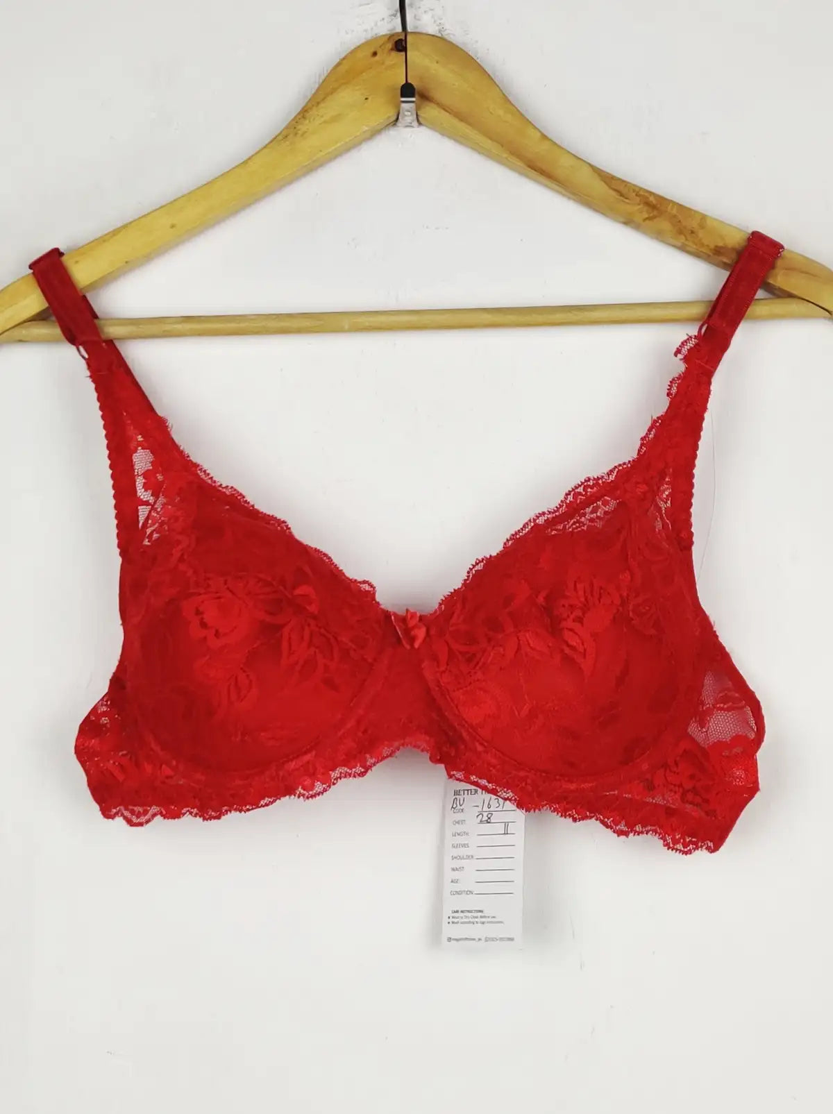 Buy online pre-used pre-loved 100% authentic & Original branded Unknown Brand (BU-1631) available in Pakistan. Top international brands avilable.