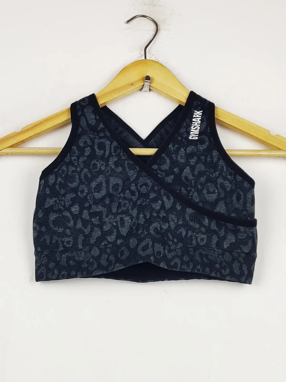 Buy online pre-used pre-loved 100% authentic & Original branded Gymsharks (BU-1651) available in Pakistan. Top international brands avilable.