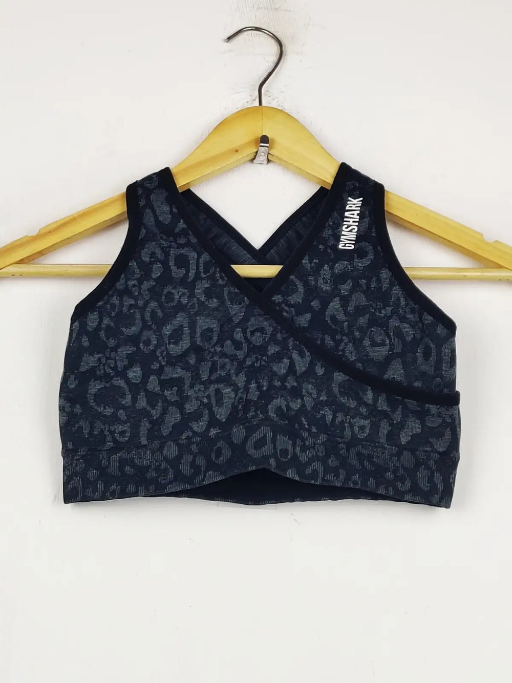 Buy online pre-used pre-loved 100% authentic & Original branded Gymsharks (BU-1651) available in Pakistan. Top international brands avilable.