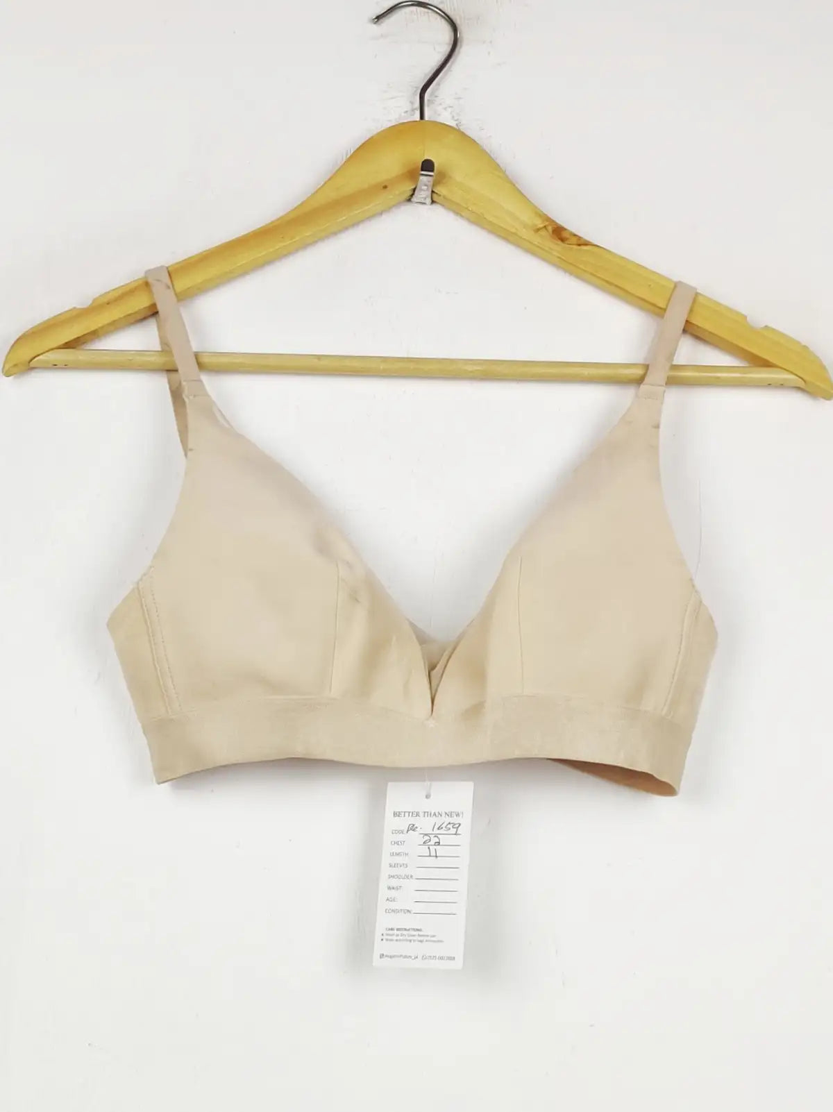 Buy online pre-used pre-loved 100% authentic & Original branded Chantelle (BU-1659) available in Pakistan. Top international brands avilable.