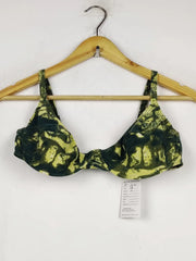 Buy online pre-used pre-loved 100% authentic & Original branded Unknown Brand (BU-1666) available in Pakistan. Top international brands avilable.