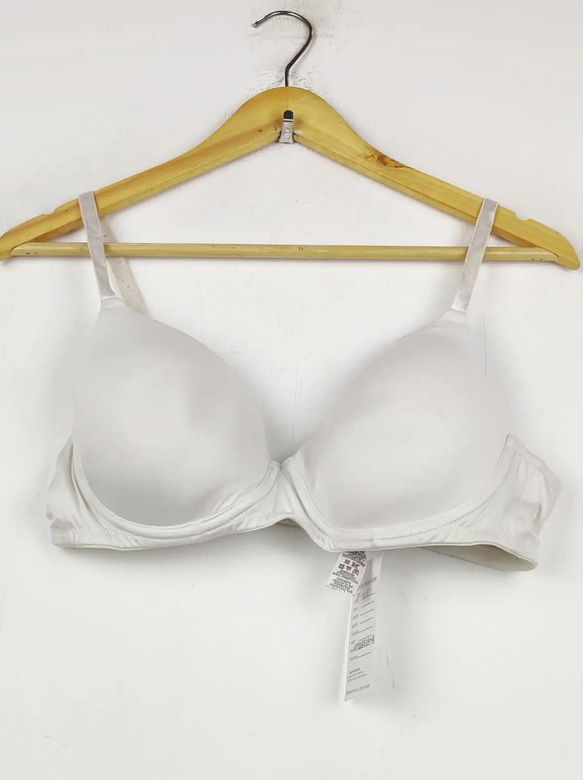 Buy online pre-used pre-loved 100% authentic & Original branded Dunnes Stores Euro 100B (BU-1683) available in Pakistan. Top international brands avilable.