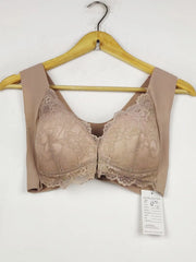 Buy online pre-used pre-loved 100% authentic & Original branded Unknown Brand (BU-1698) available in Pakistan. Top international brands avilable.