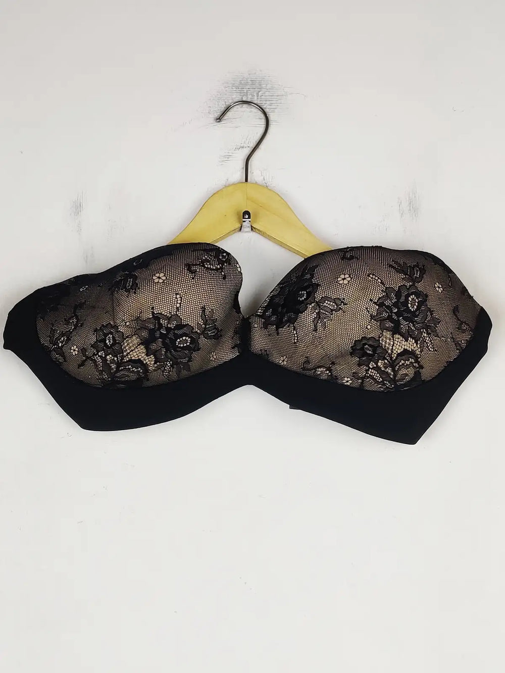 Buy online pre-used pre-loved 100% authentic & Original branded Wonderbra (BU-170) available in Pakistan. Top international brands avilable.