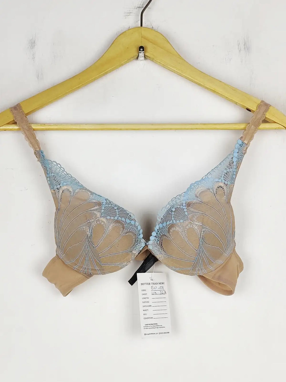 Buy online pre-used pre-loved 100% authentic & Original branded Wonderbra (BU-171) available in Pakistan. Top international brands avilable.