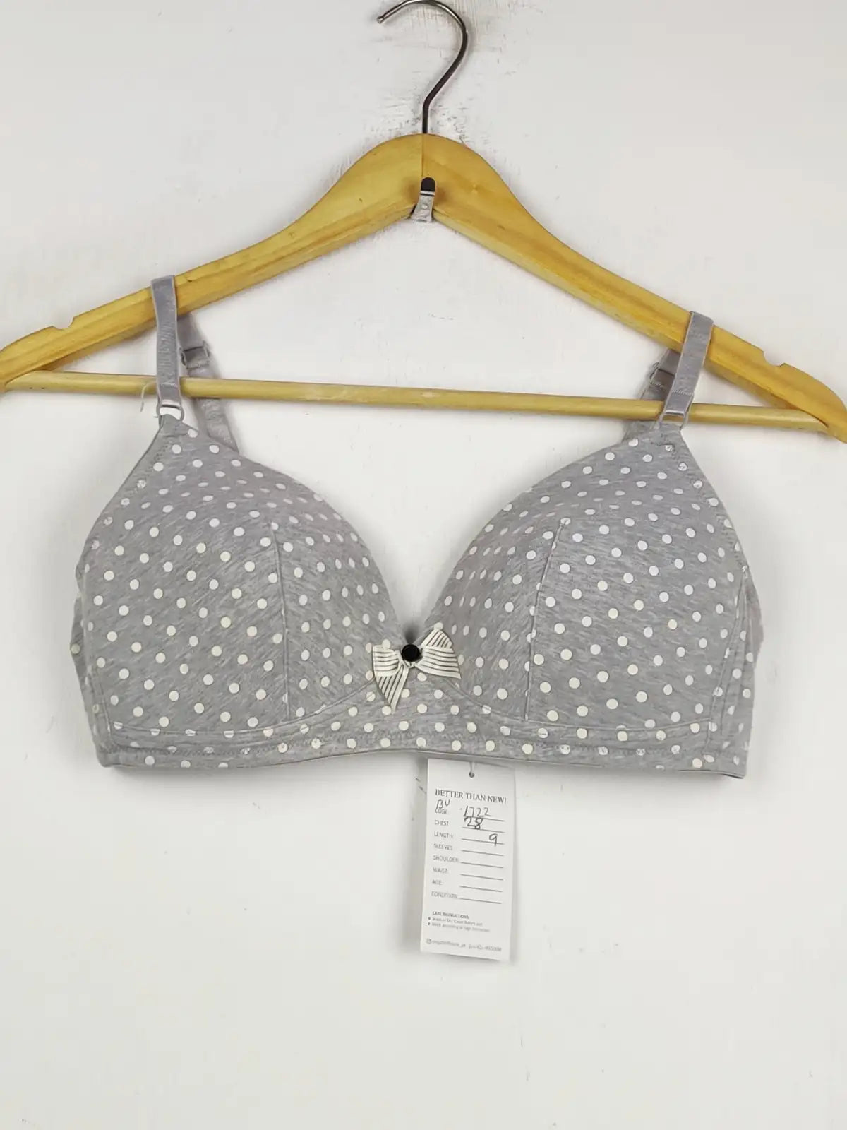 Buy online pre-used pre-loved 100% authentic & Original branded Unknown Brand (BU-1722) available in Pakistan. Top international brands avilable.