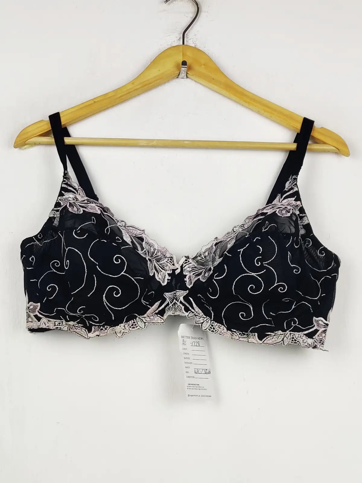 Buy online pre-used pre-loved 100% authentic & Original branded Amour (BU-1728) available in Pakistan. Top international brands avilable.