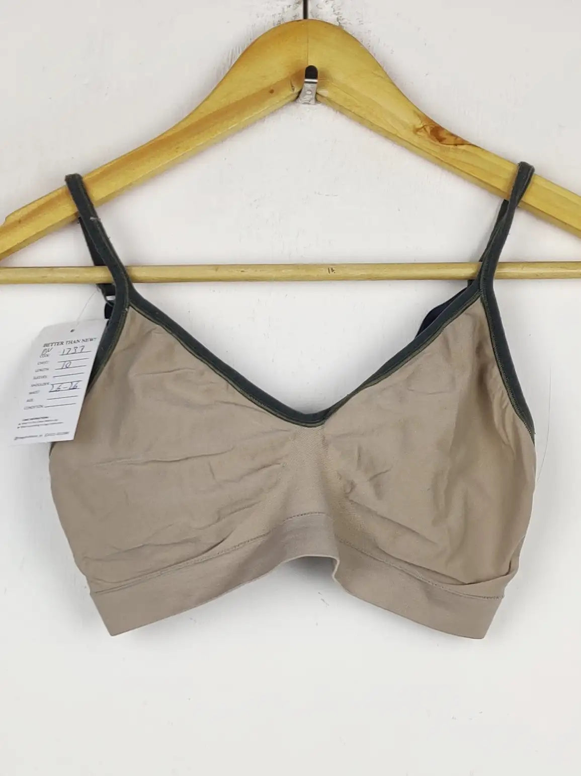 Buy online pre-used pre-loved 100% authentic & Original branded Unknown Brand (BU-1737) available in Pakistan. Top international brands avilable.