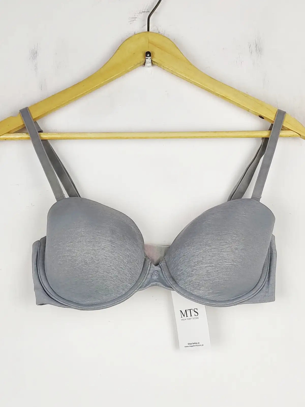 Buy online pre-used pre-loved 100% authentic & Original branded Victoria Secret (BU-173) available in Pakistan. Top international brands avilable.