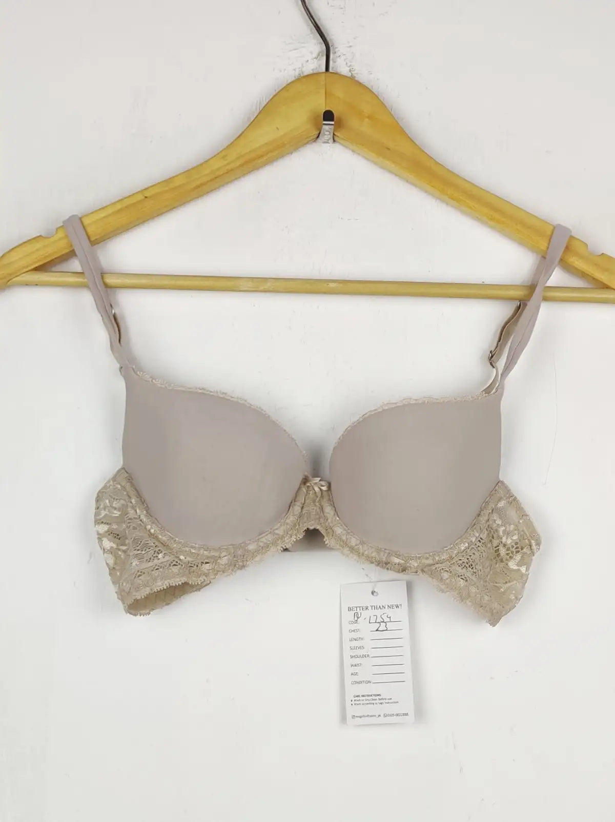 Buy online pre-used pre-loved 100% authentic & Original branded Unknown Brand (BU-1754) available in Pakistan. Top international brands avilable.