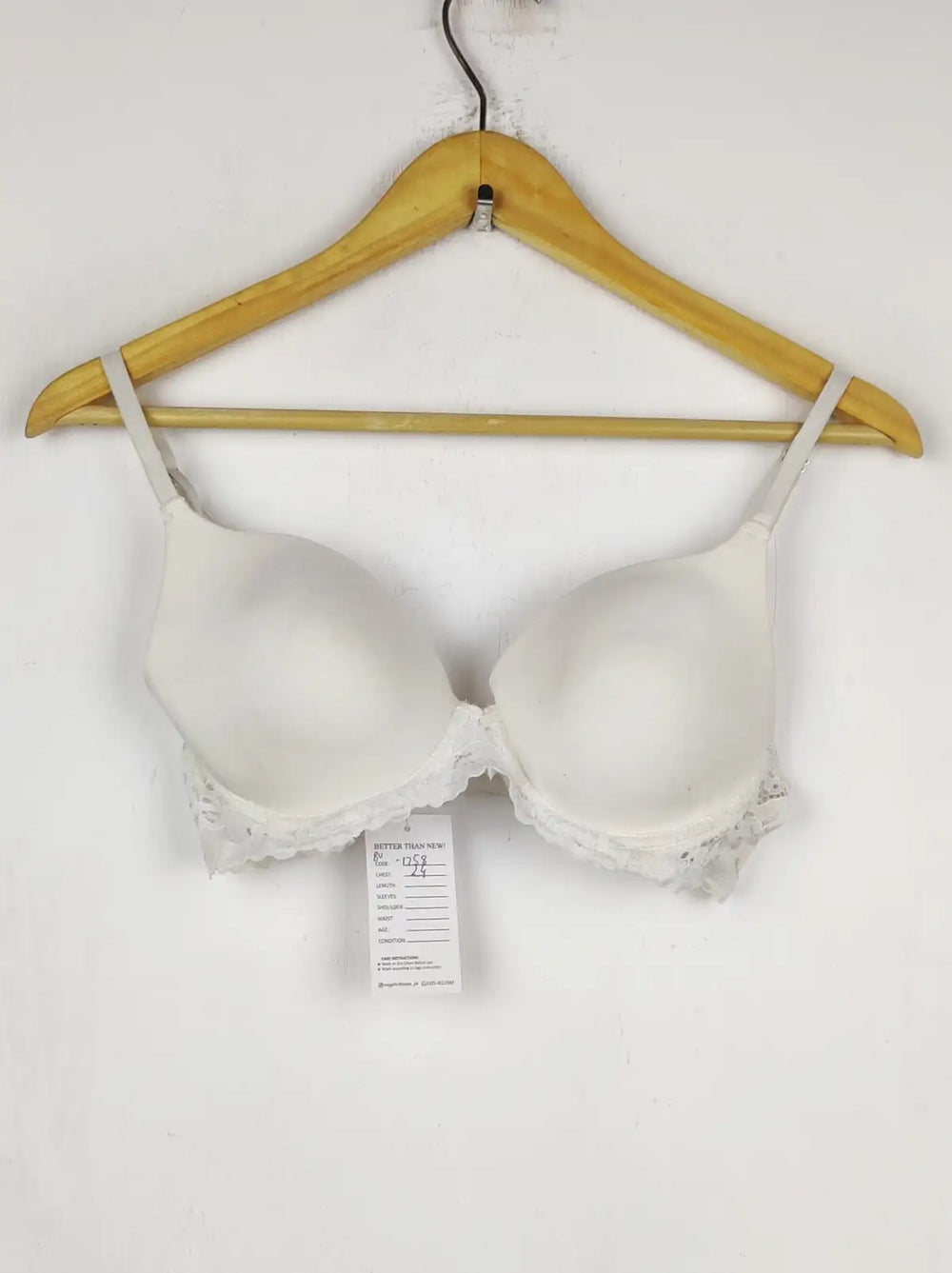 Buy online pre-used pre-loved 100% authentic & Original branded Unknown Brand (BU-1758) available in Pakistan. Top international brands avilable.
