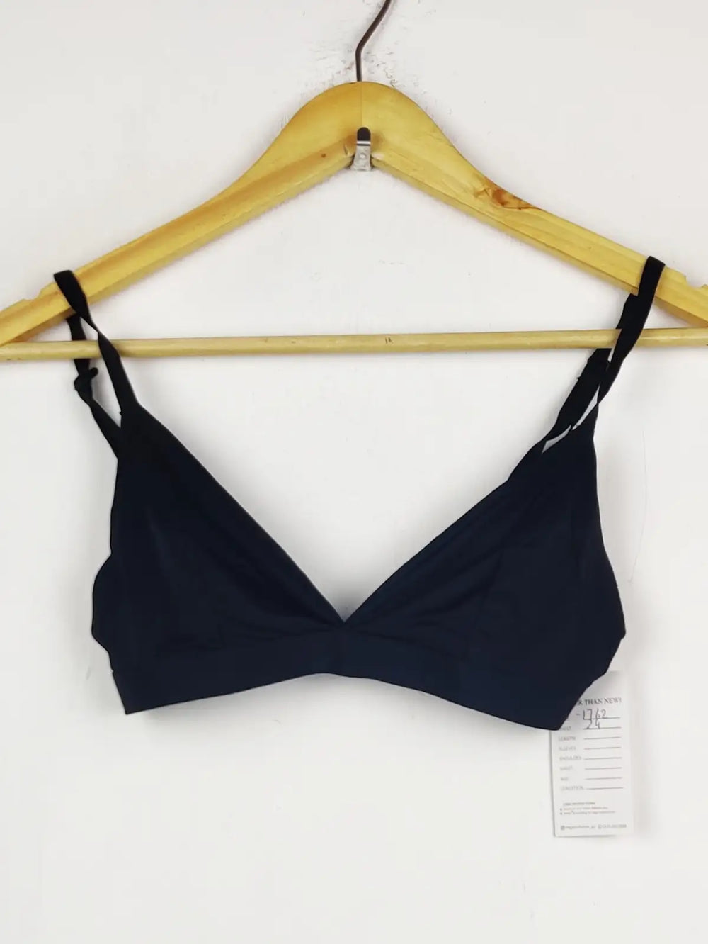 Buy online pre-used pre-loved 100% authentic & Original branded Unknown Brand (BU-1762) available in Pakistan. Top international brands avilable.