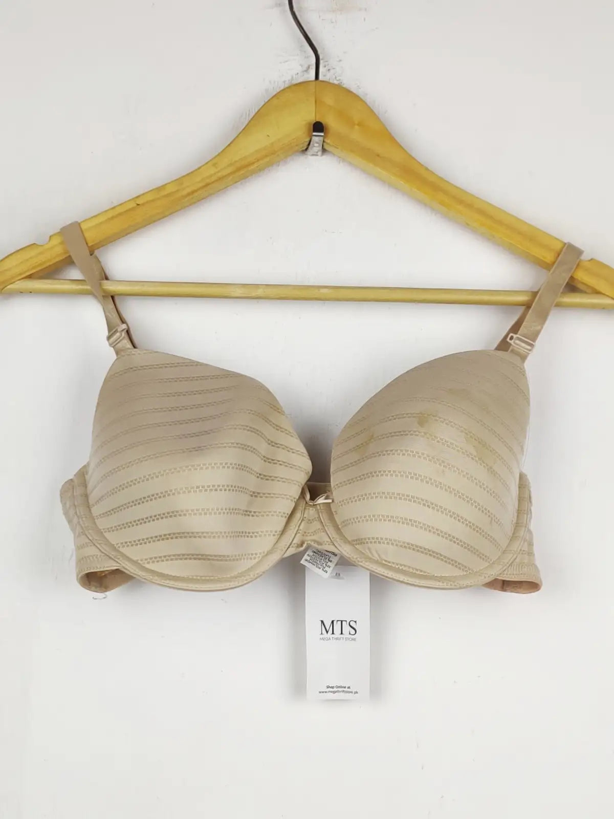 Buy online pre-used pre-loved 100% authentic & Original branded Dunnes Stores 95D (BU-1771) available in Pakistan. Top international brands avilable.