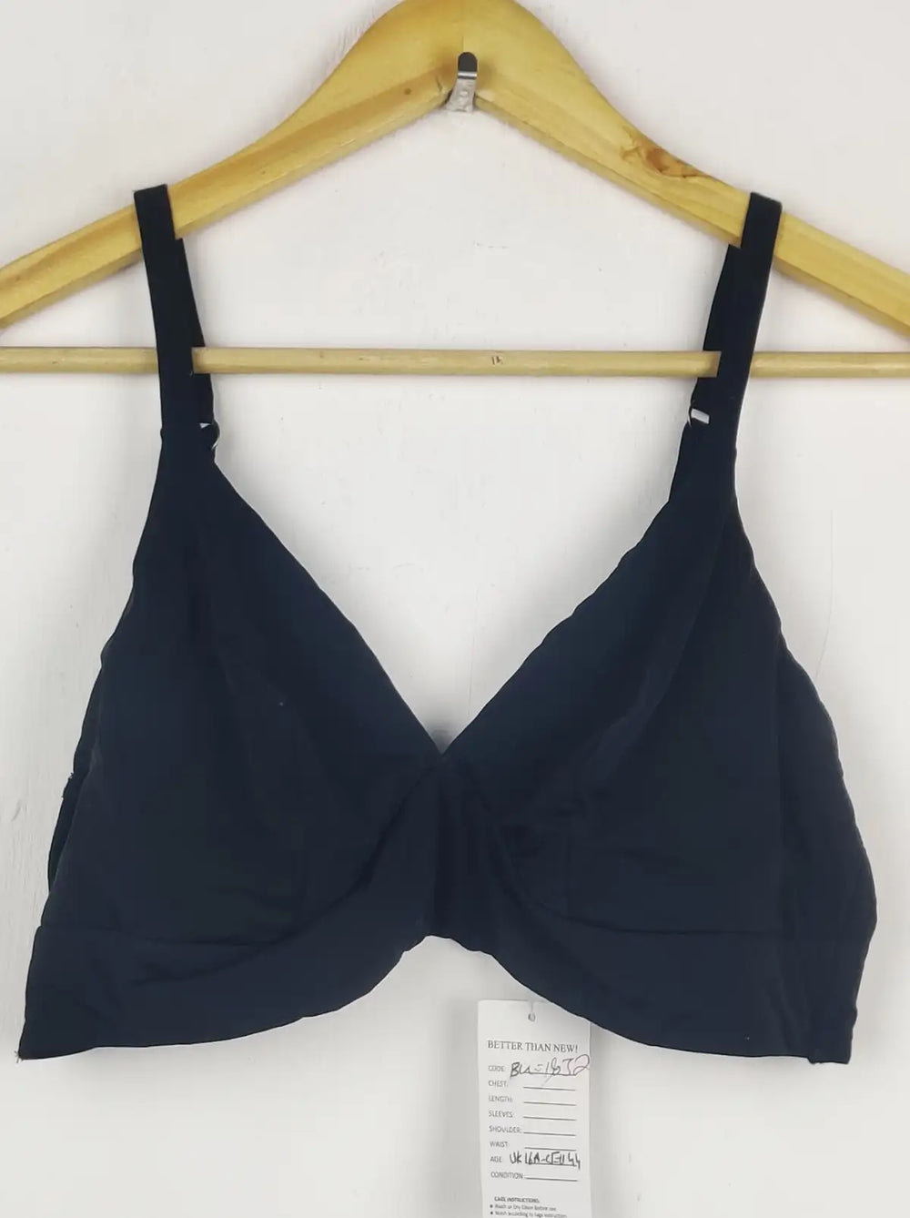 Buy online pre-used pre-loved 100% authentic & Original branded Marks & Spencer 44 (BU-1832) available in Pakistan. Top international brands avilable.