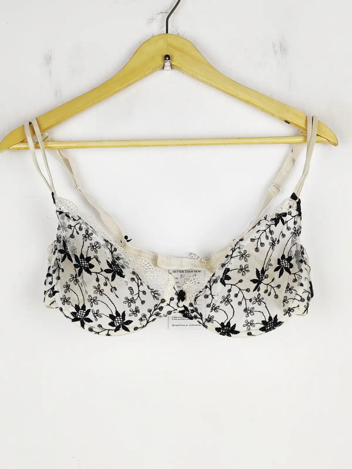 Buy online pre-used pre-loved 100% authentic & Original branded Marks & Spencer (BU-19) available in Pakistan. Top international brands avilable.