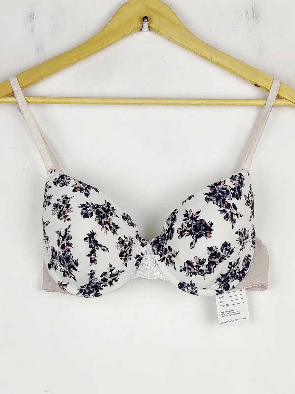 Buy online pre-used pre-loved 100% authentic & Original branded Marks & Spencer (BU-197) available in Pakistan. Top international brands avilable.