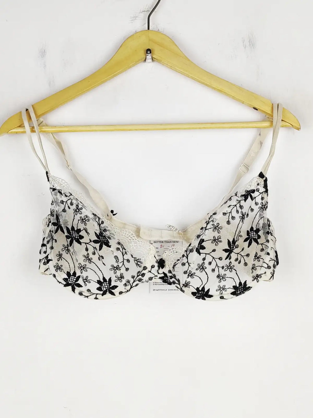 Buy online pre-used pre-loved 100% authentic & Original branded Marks & Spencer (BU-19) available in Pakistan. Top international brands avilable.