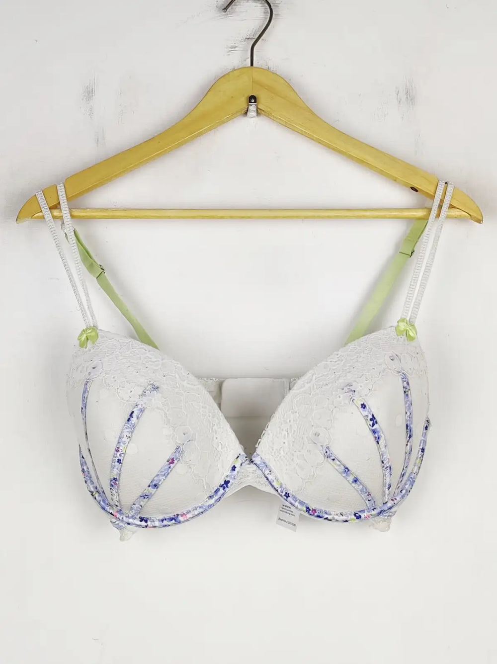 Buy online pre-used pre-loved 100% authentic & Original branded Marks & Spencer (BU-20) available in Pakistan. Top international brands avilable.