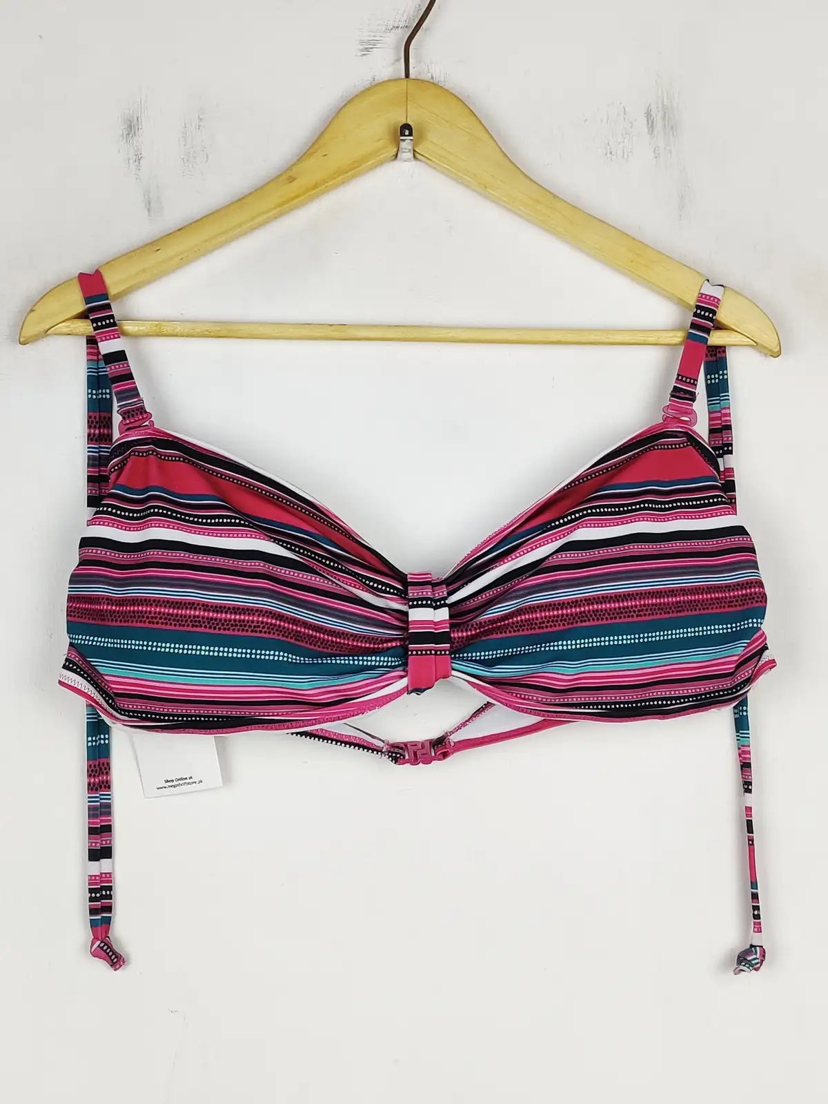 Buy online pre-used pre-loved 100% authentic & Original branded Unknown Brand (BU-279) available in Pakistan. Top international brands avilable.