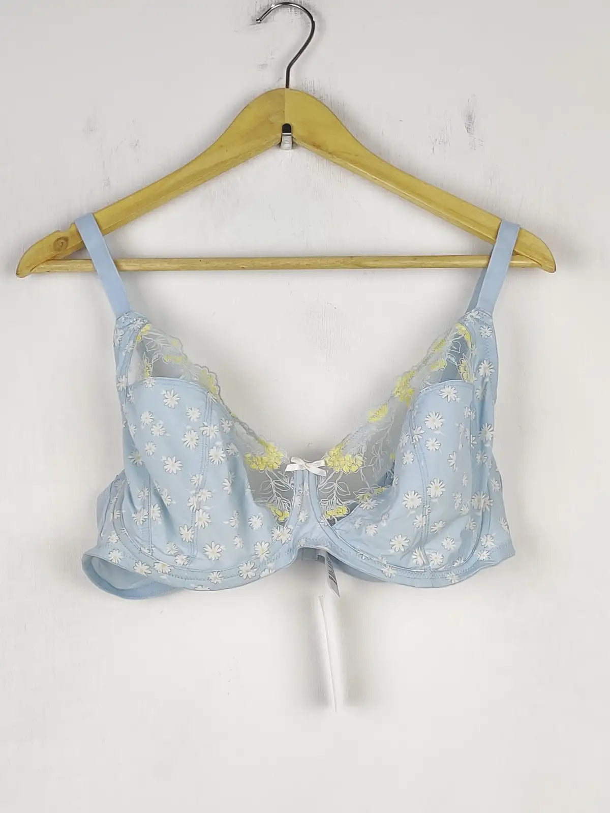 Buy online pre-used pre-loved 100% authentic & Original branded Tu , Uk 40Dd (BU-448) available in Pakistan. Top international brands avilable.